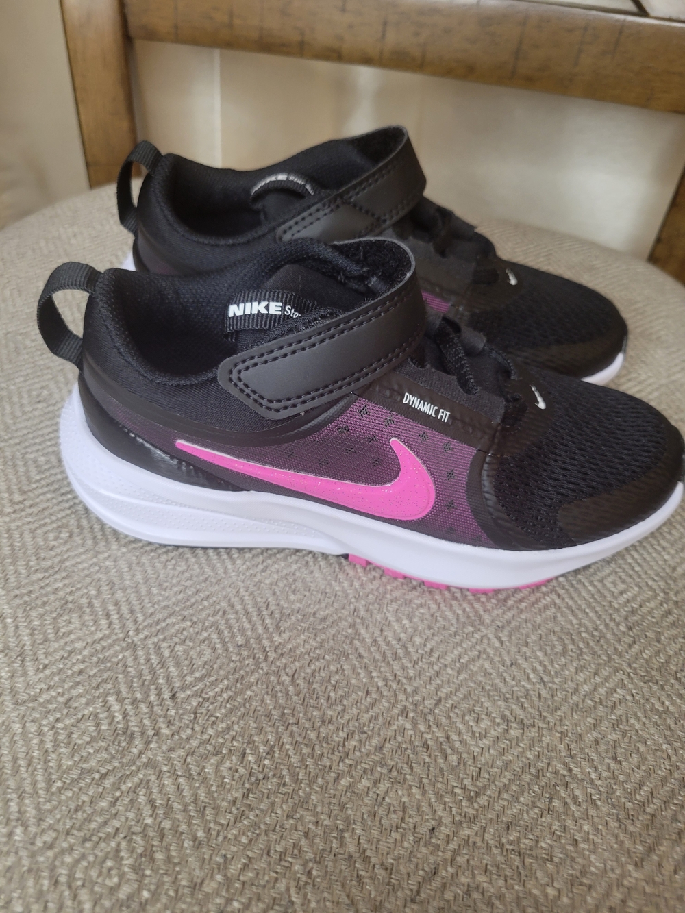 Nike Girl's Black & Pink Athletic Sneaker - Picture 4 of 8